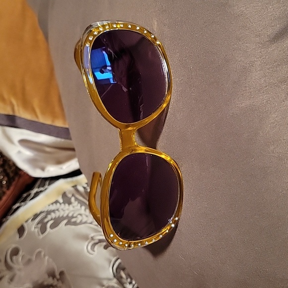 Ombre Gold Clear Round Rhinestone Sunglasses 👓 - Picture 3 of 10